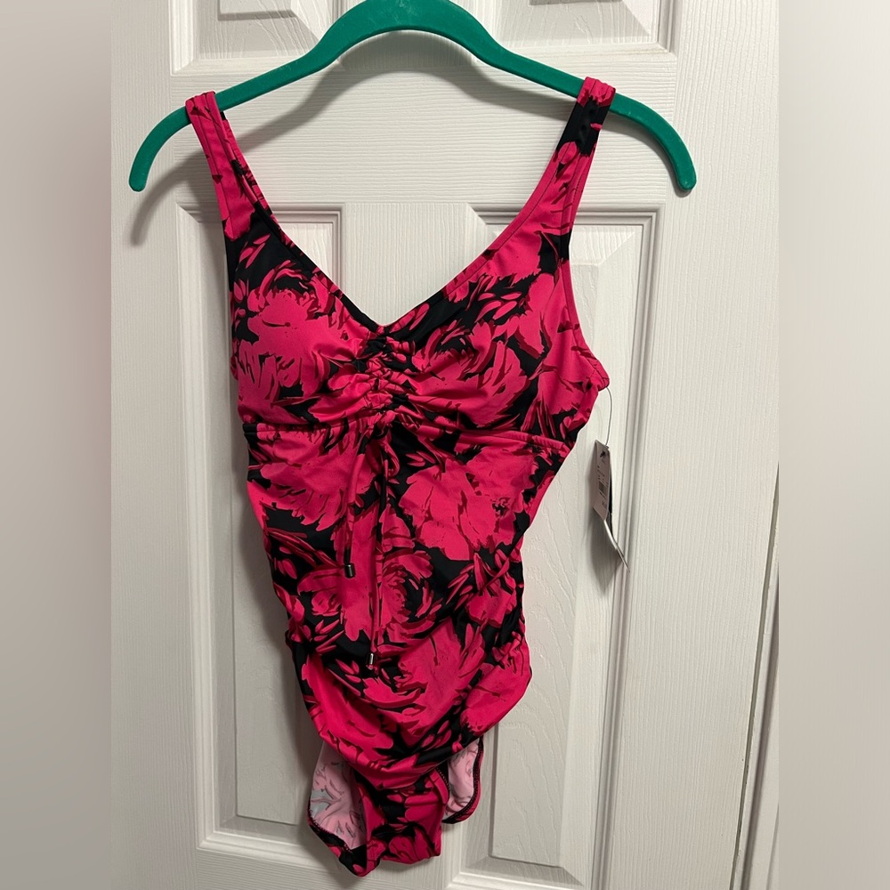 New with tags women’s size small one piece bathing suit by aqua green